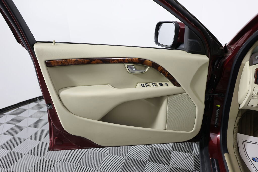 Used 2009 Volvo XC70 3.2 image 13