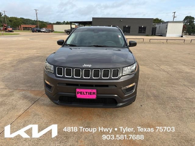 Used 2018 Jeep Compass Sport w/ Tech Group FWD image 2