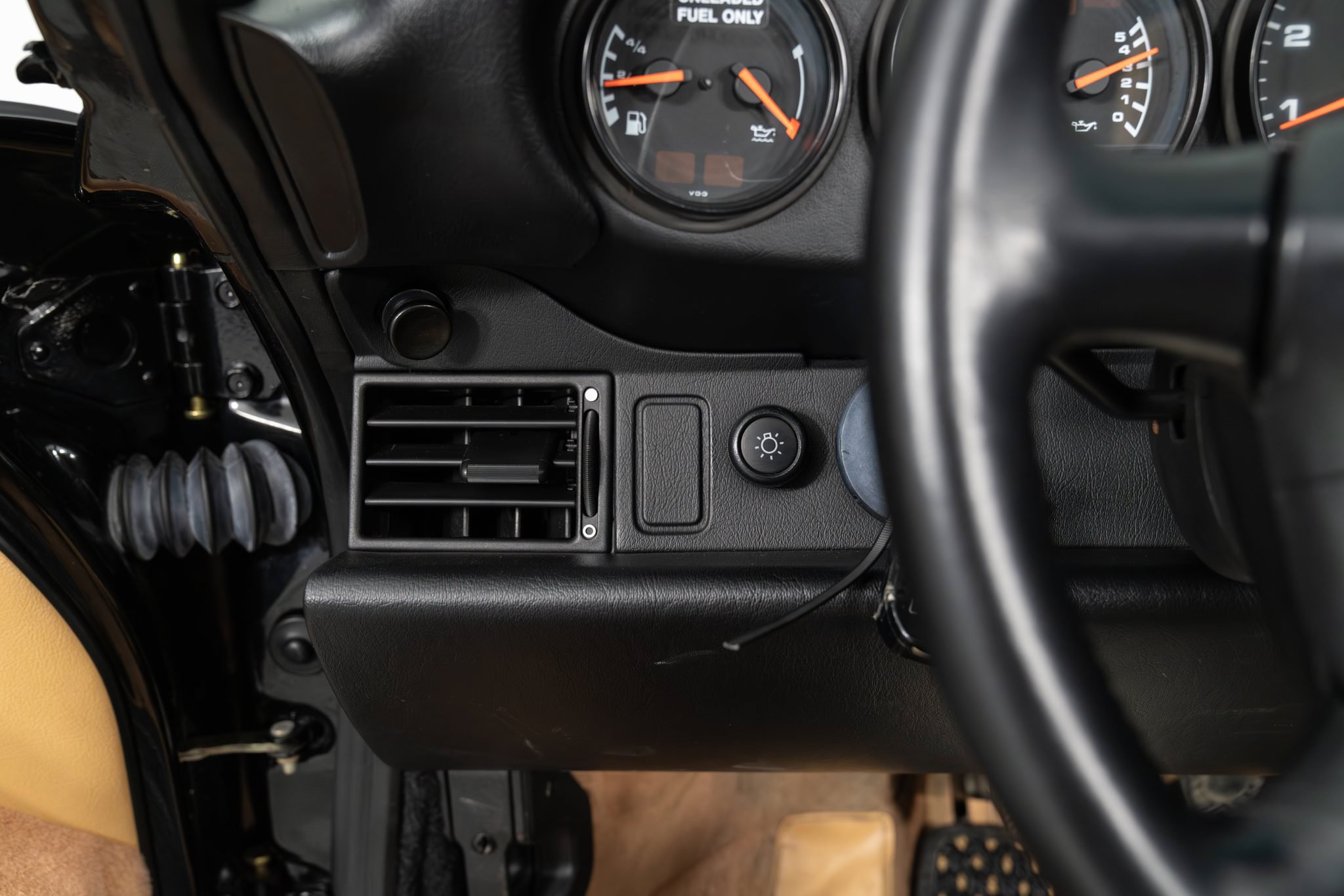 Used 1996 Porsche 911 Carrera RWD image 31