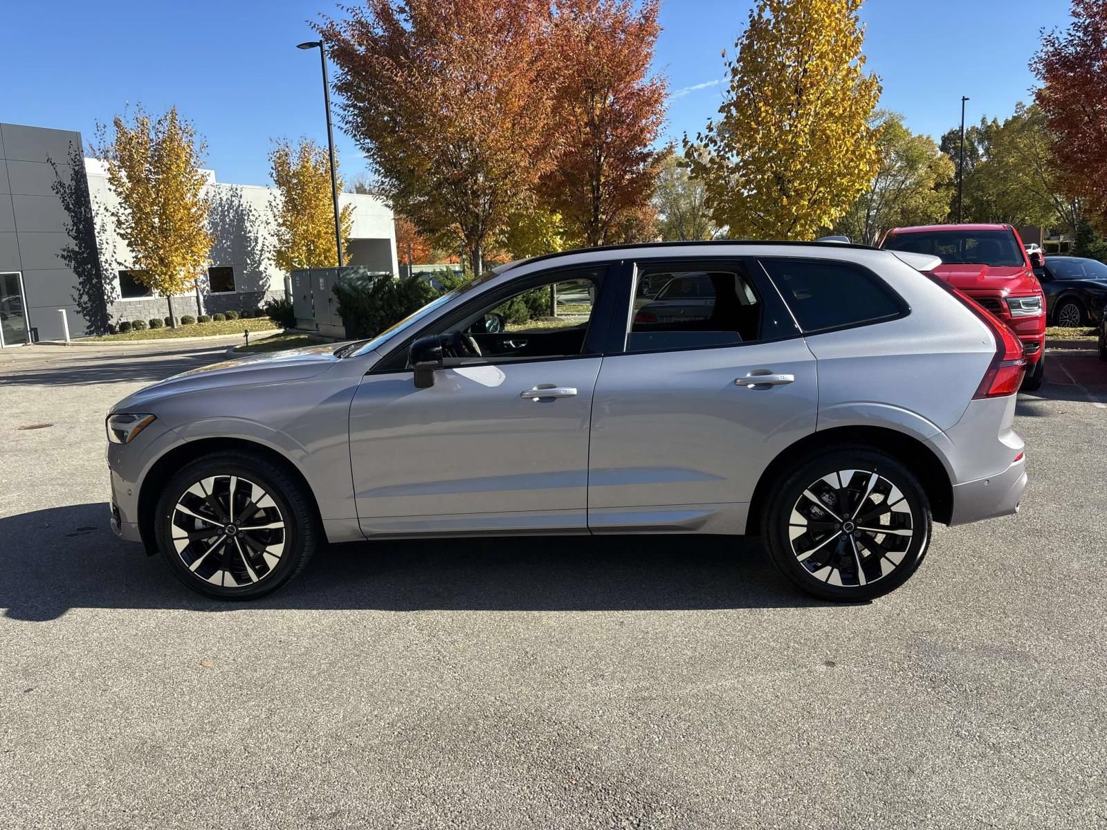 Used 2026 Volvo XC60 B5 Plus w/ Protection Package Premier AWD/4WD image 4
