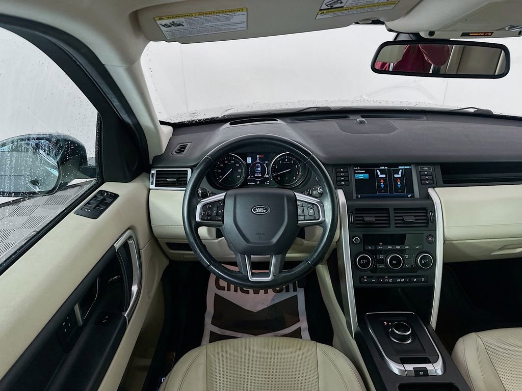 Used 2017 Land Rover Discovery Sport HSE Luxury image 24