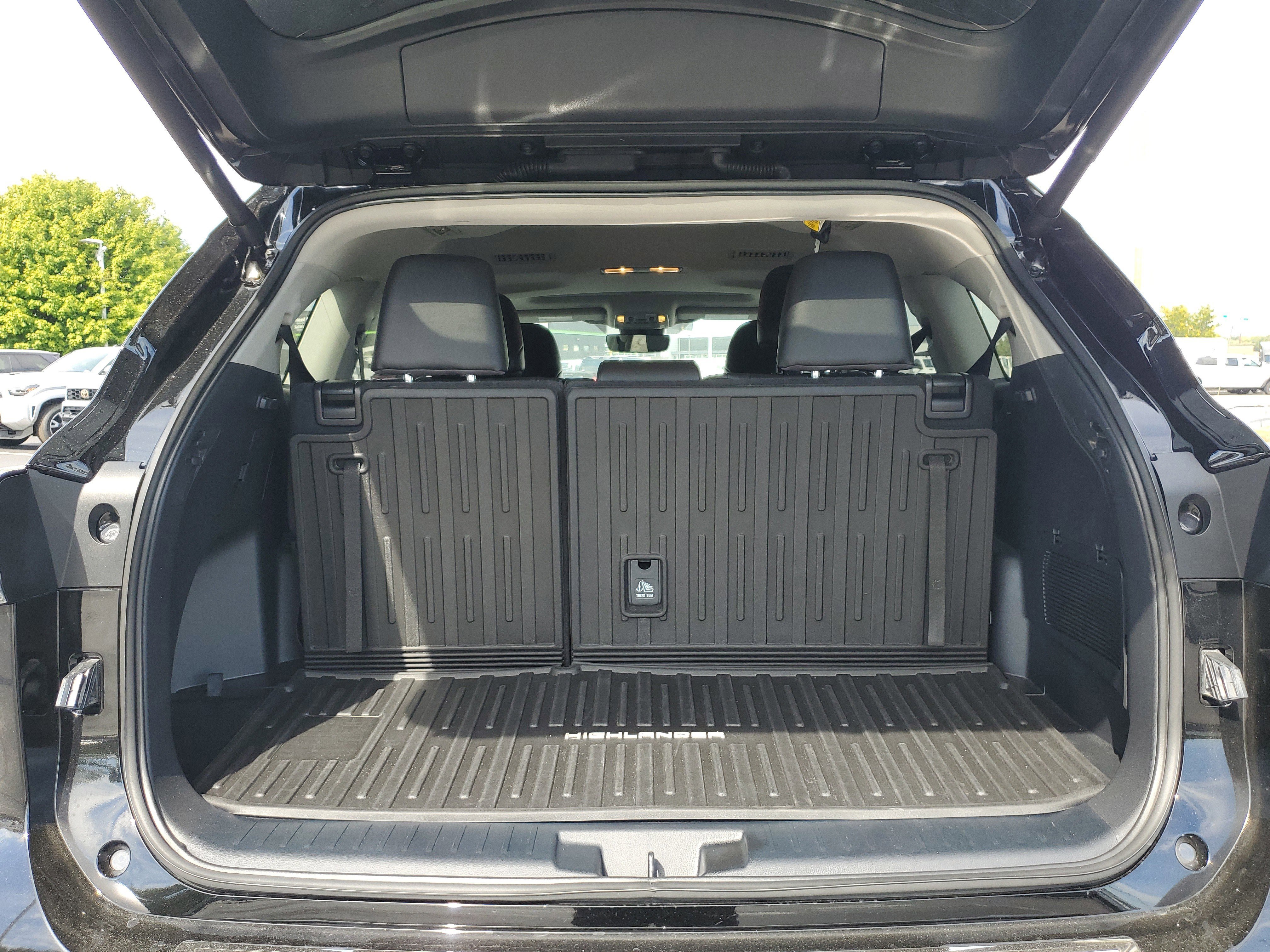 Certified 2024 Toyota Highlander XLE image 9
