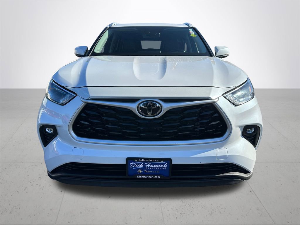 Used 2023 Toyota Highlander XLE image 3