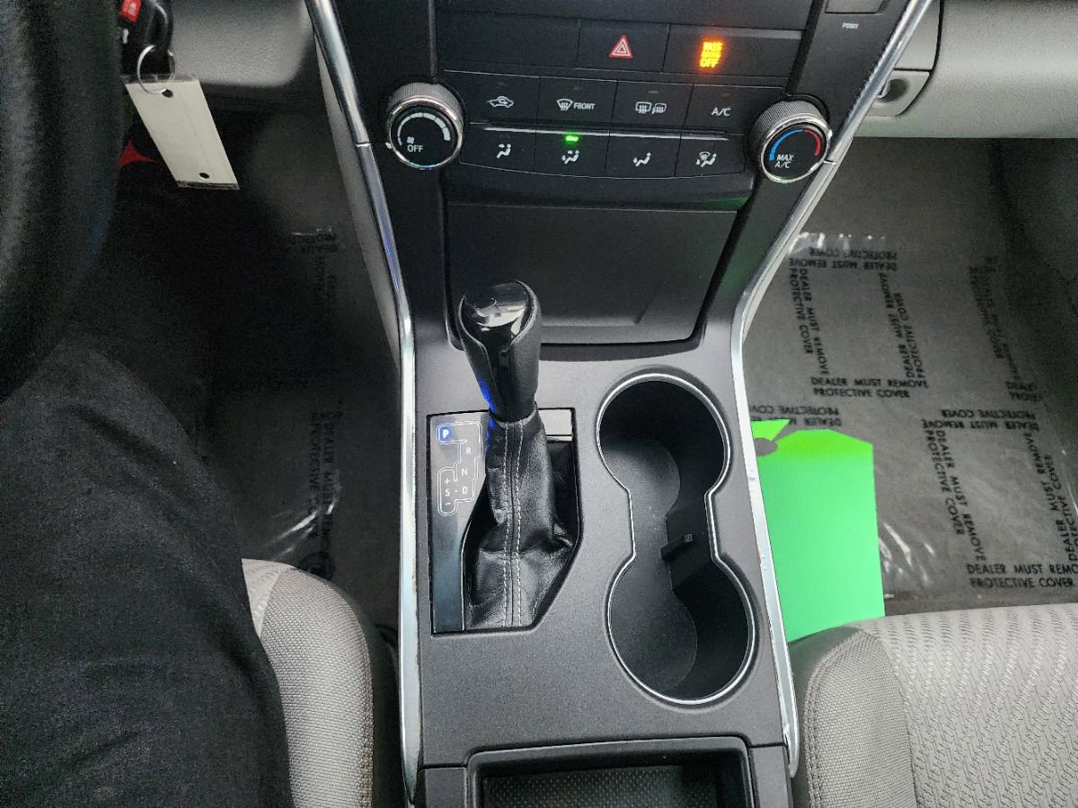 Used 2015 Toyota Camry LE image 16