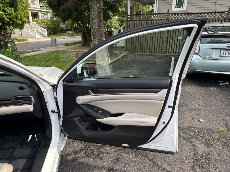 Used 2019 Honda Accord Touring image 12