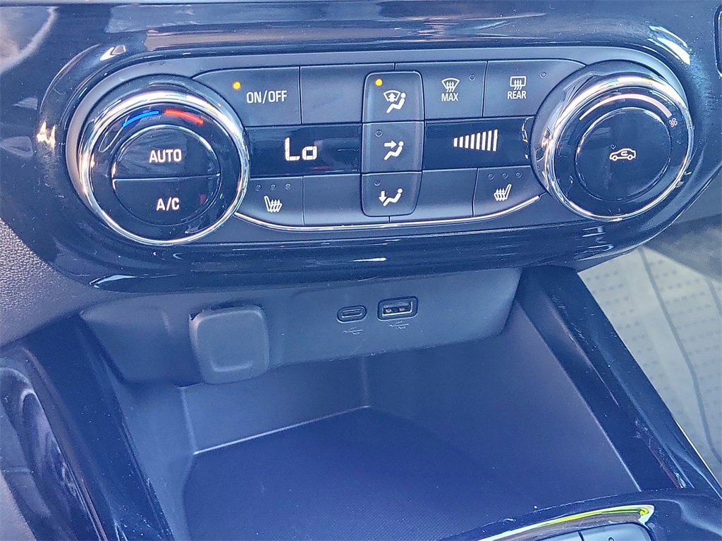 Certified 2025 Chevrolet Trax LT w/ Driver Confidence Package image 25