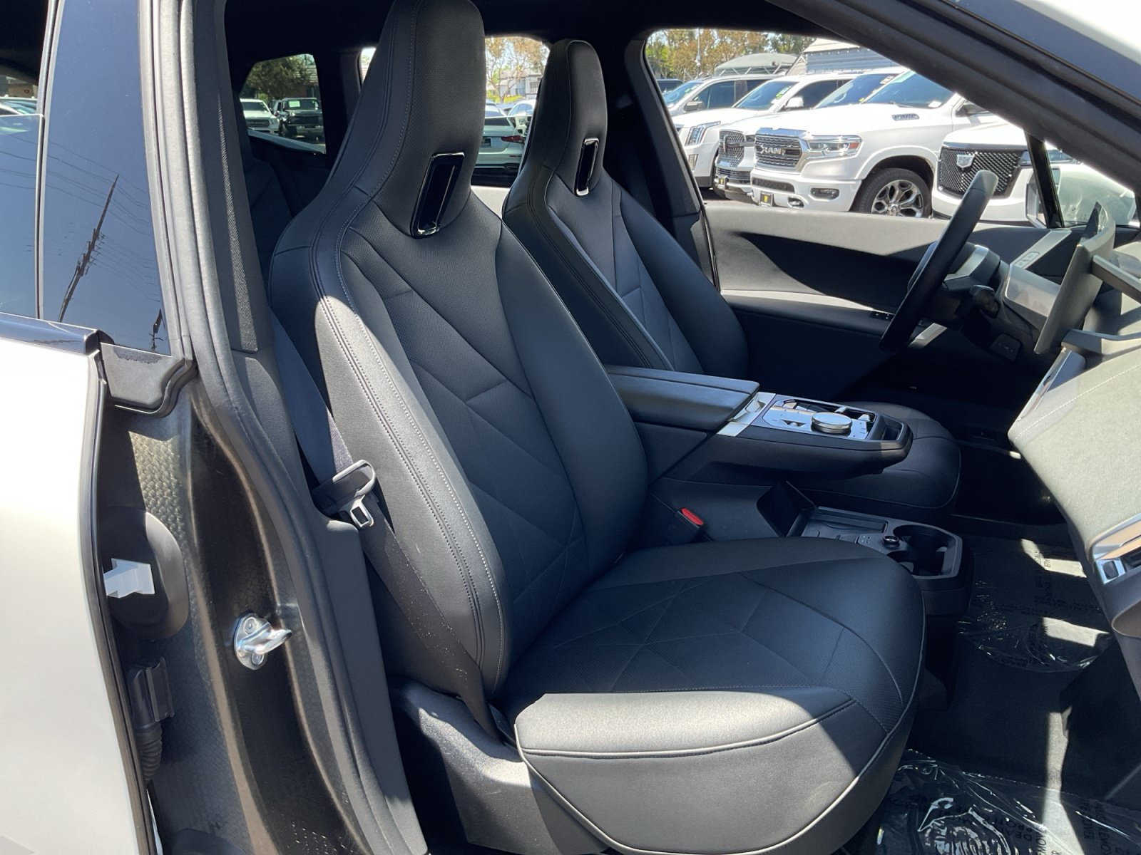 Used 2023 BMW iX xDrive50 w/ Sport Package AWD/4WD image 21