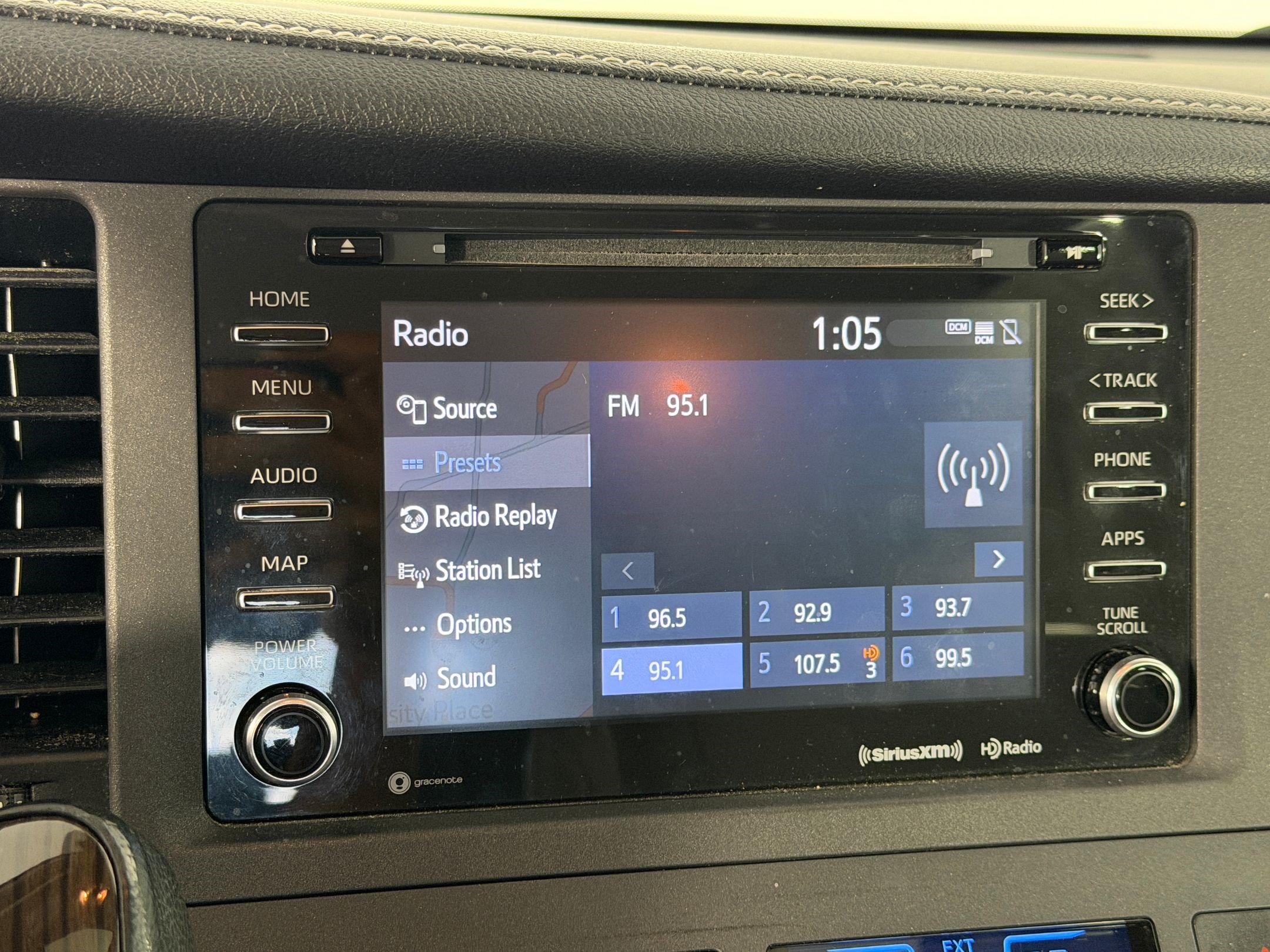 Used 2018 Toyota Sienna XLE w/ XLE Navigation Package FWD image 19