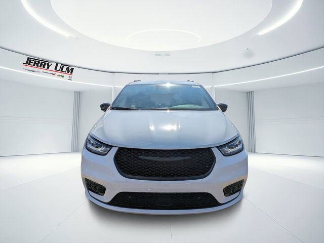 New 2026 Chrysler Pacifica Limited w/ S Appearance Package FWD image 8