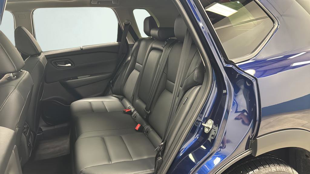 Certified 2025 Nissan Rogue SL w/ SL Premium Package image 16