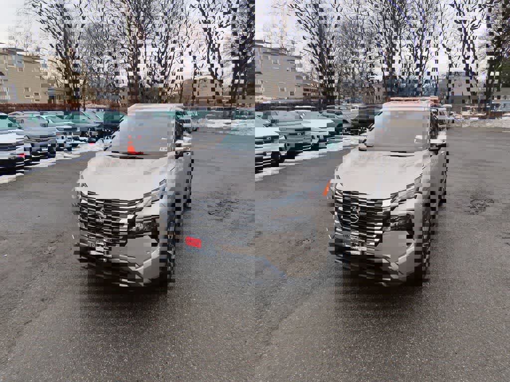 Used 2025 Nissan Rogue SL image 1