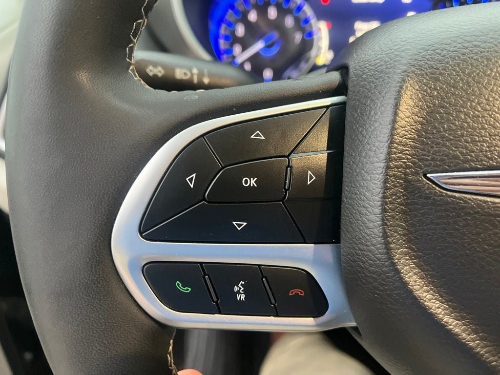 Used 2024 Chrysler Pacifica Touring-L FWD image 20