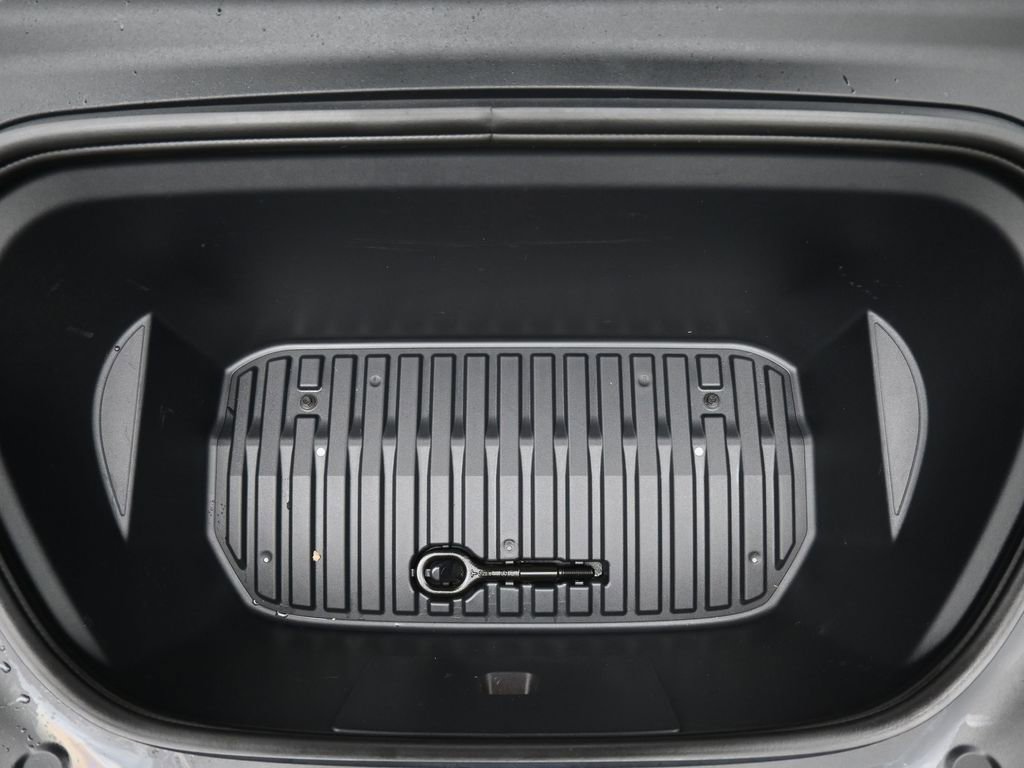 Used 2023 Tesla Model Y Long Range AWD/4WD image 26