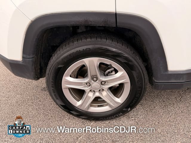 Used 2024 Jeep Compass Latitude w/ Convenience Group AWD/4WD image 17