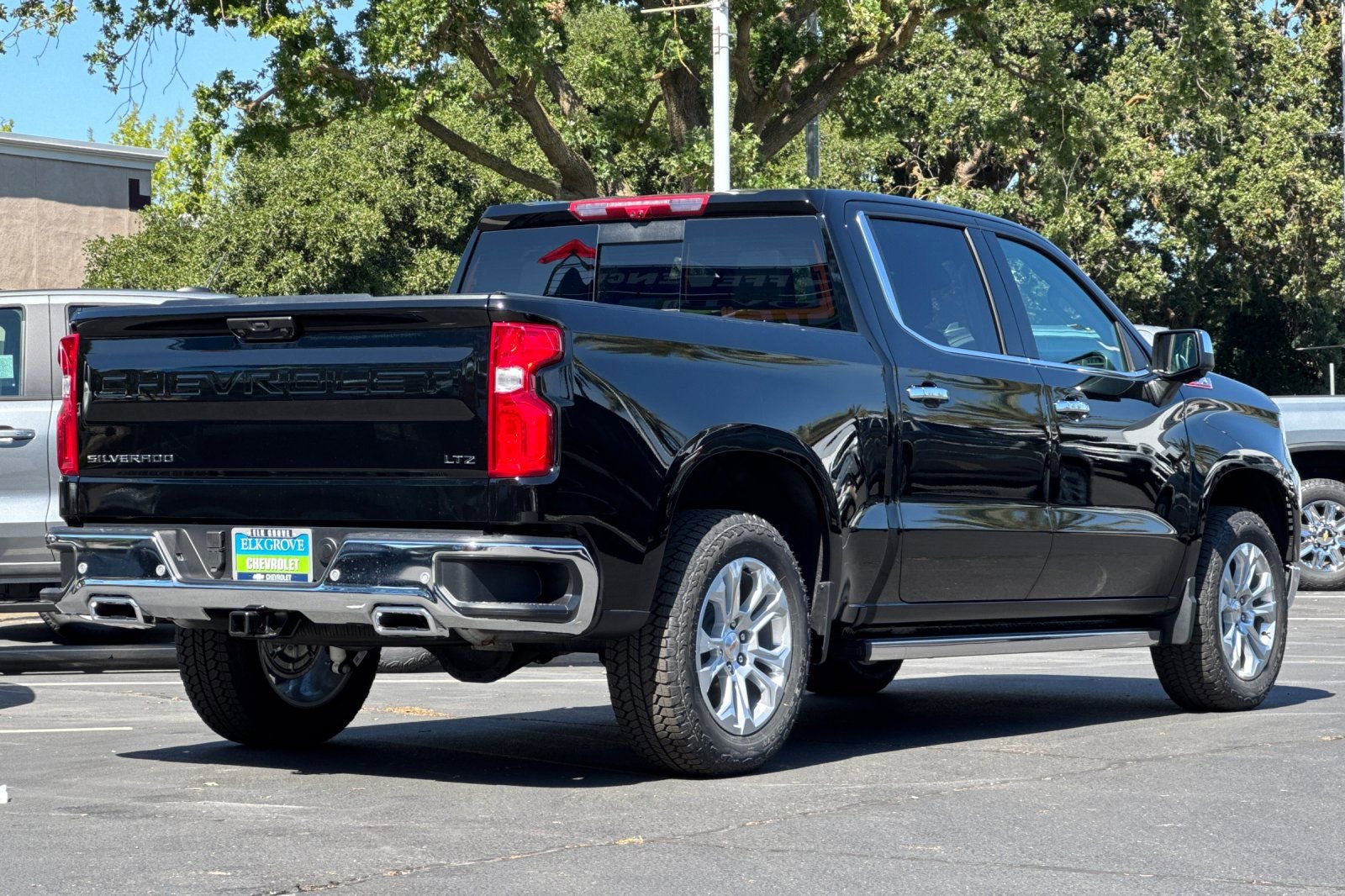 New 2026 Chevrolet Silverado 1500 LTZ w/ LTZ Premium Package AWD/4WD image 3