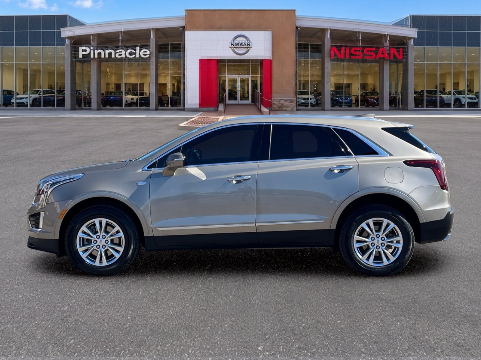 Used 2022 Cadillac XT5 Luxury FWD image 3