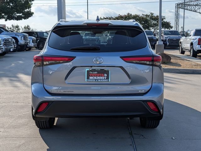 Used 2022 Toyota Highlander XLE FWD image 6