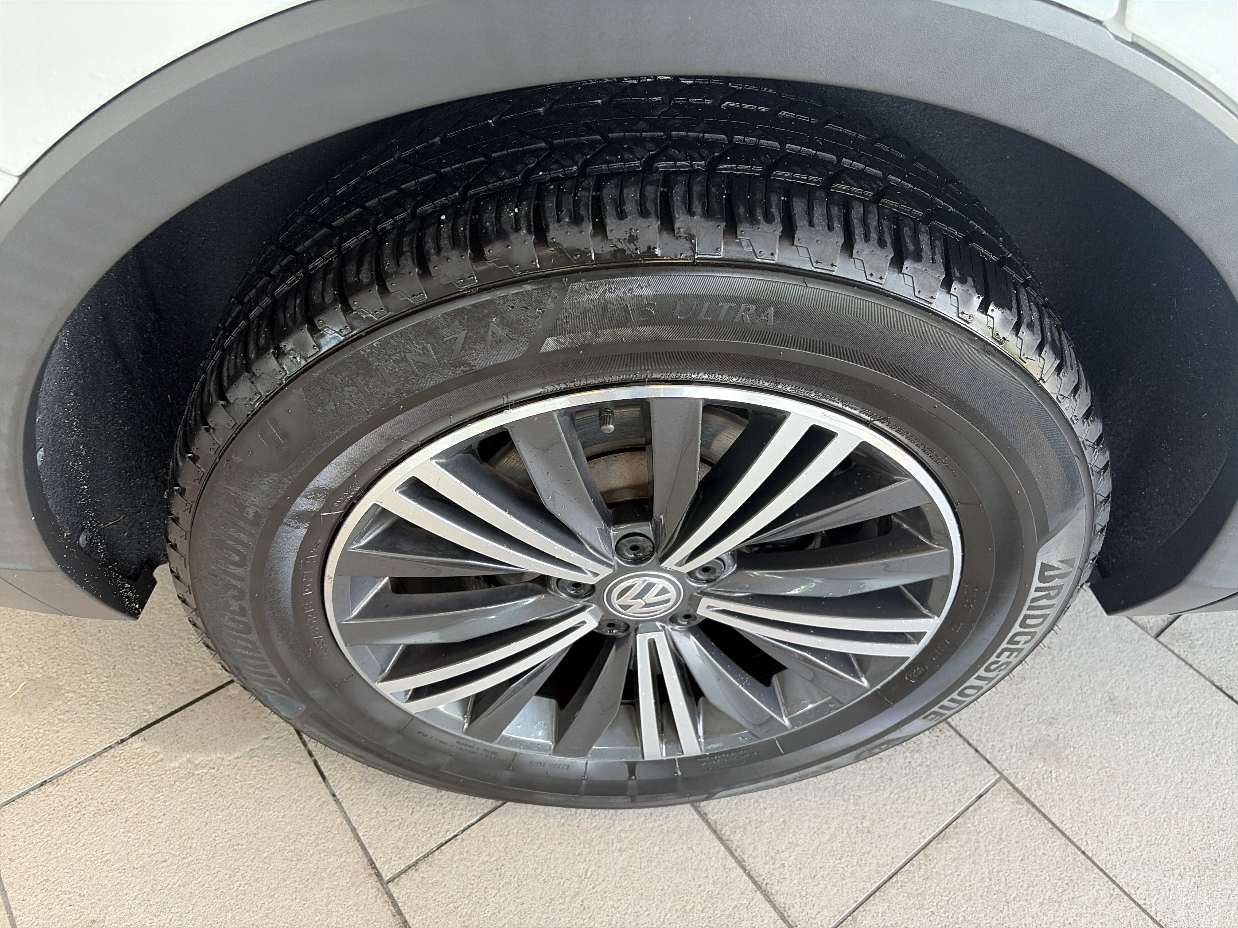 Used 2019 Volkswagen Tiguan SEL AWD/4WD image 11