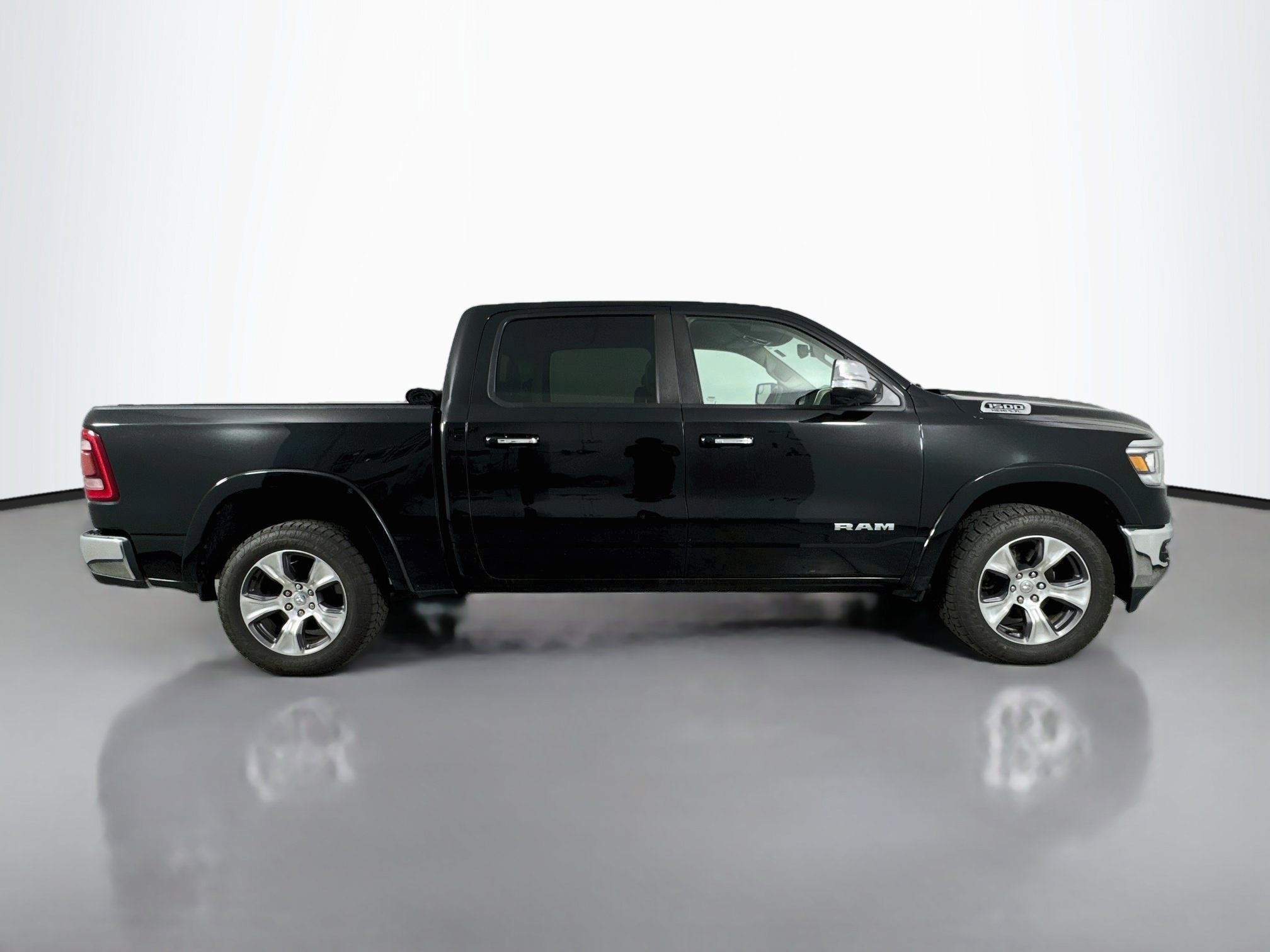 Used 2019 RAM 1500 Laramie AWD/4WD image 8