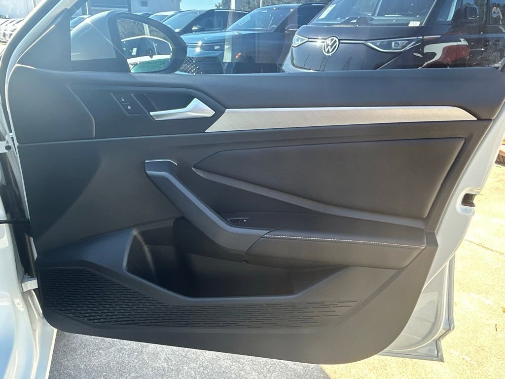 Used 2023 Volkswagen Jetta SE image 44
