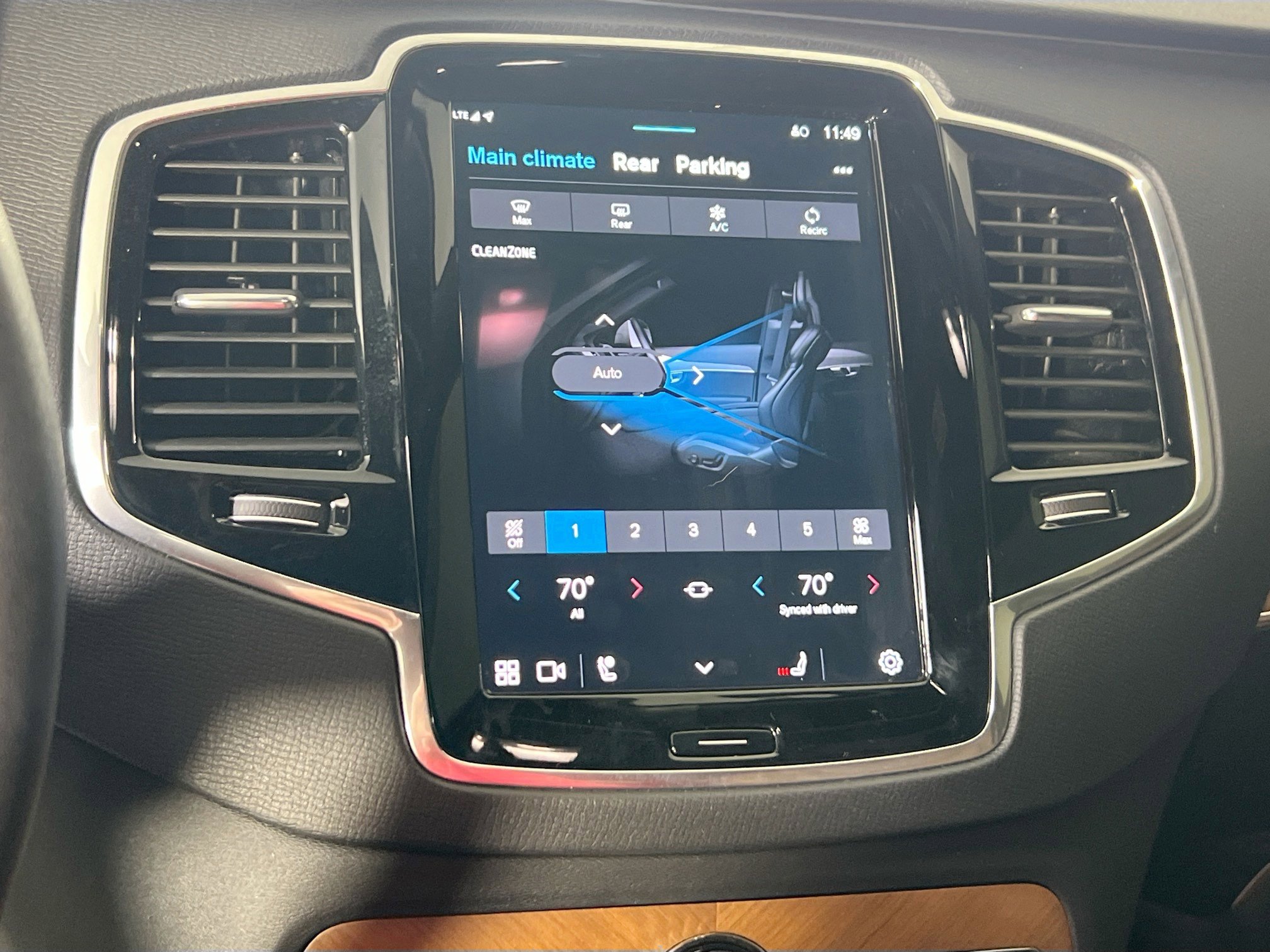 Used 2023 Volvo XC90 B6 Plus w/ Protection Package Premier image 16