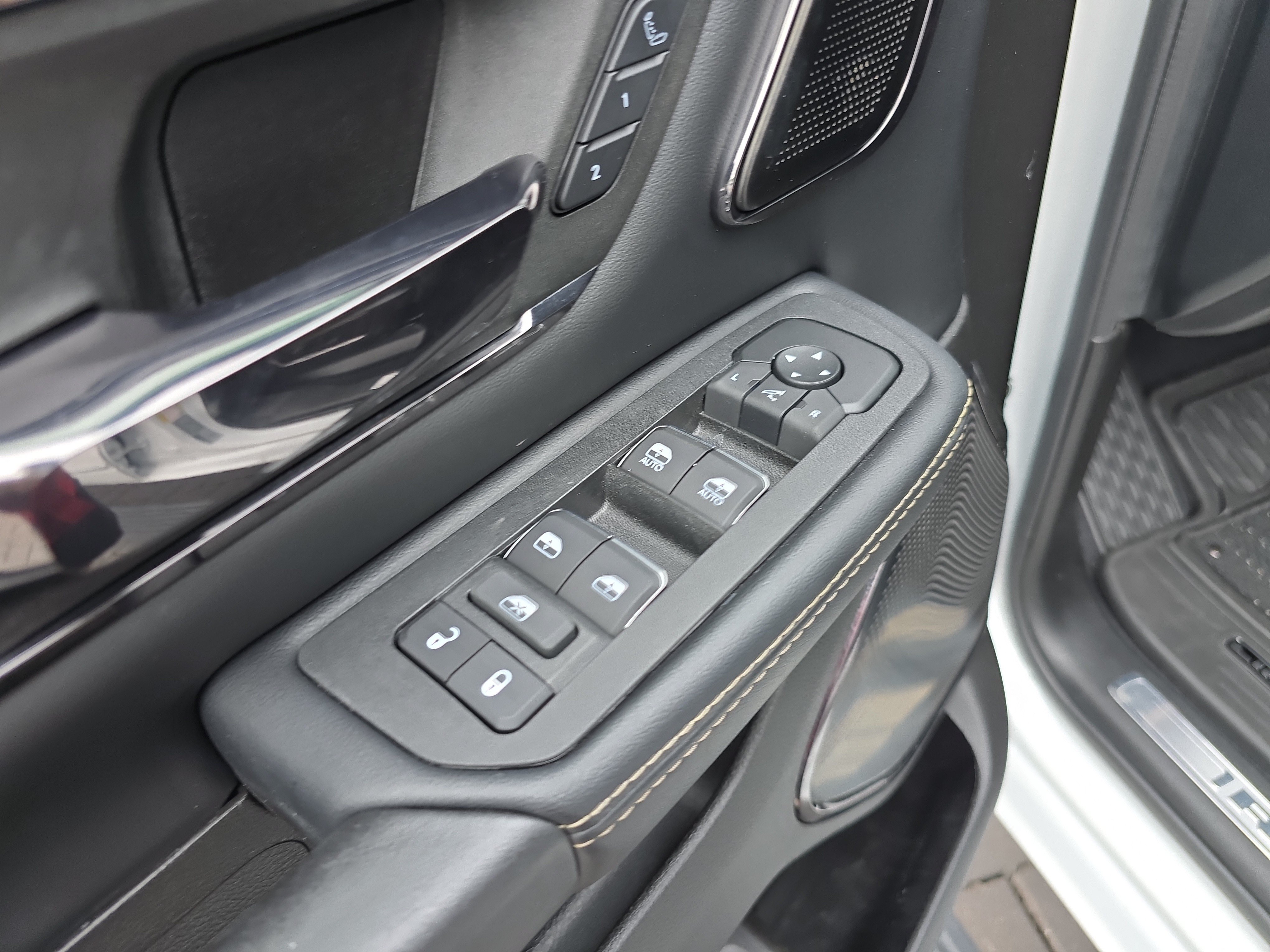 Used 2025 RAM 1500 Limited AWD/4WD image 21