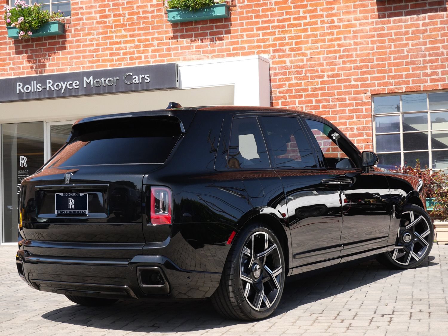New 2027 Rolls-Royce Cullinan Black Badge AWD/4WD image 2