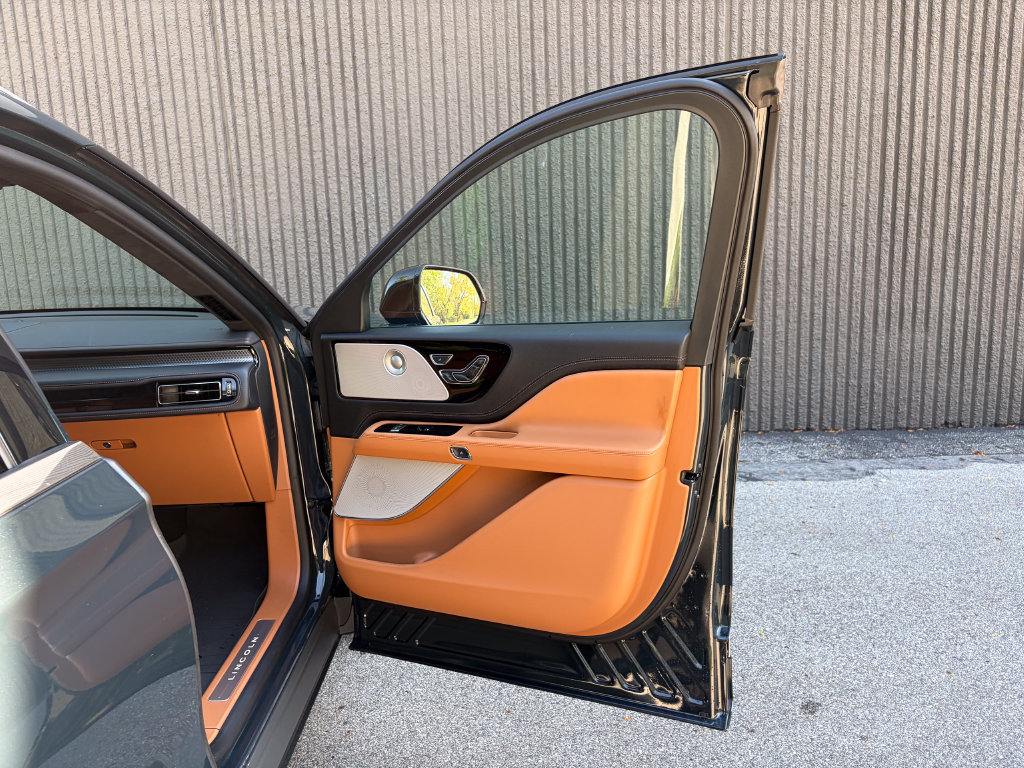 New 2027 Lincoln Aviator Black Label AWD/4WD image 42
