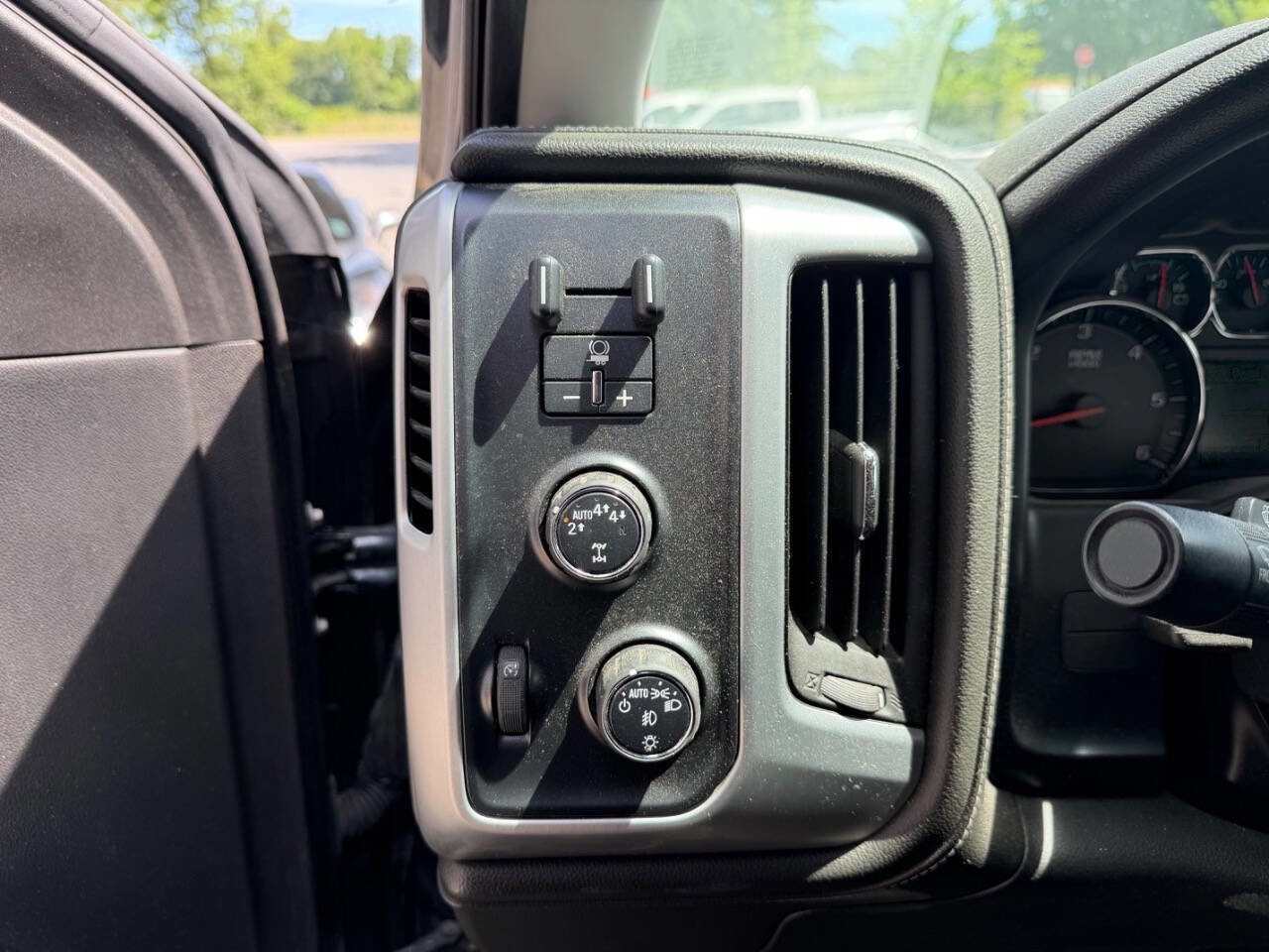 Used 2017 GMC Sierra 1500 SLE w/ SLE Value Package AWD/4WD image 10