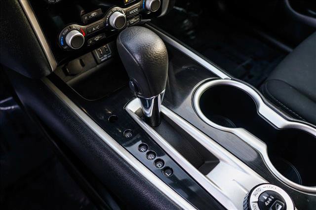 Used 2018 Nissan Pathfinder S image 19