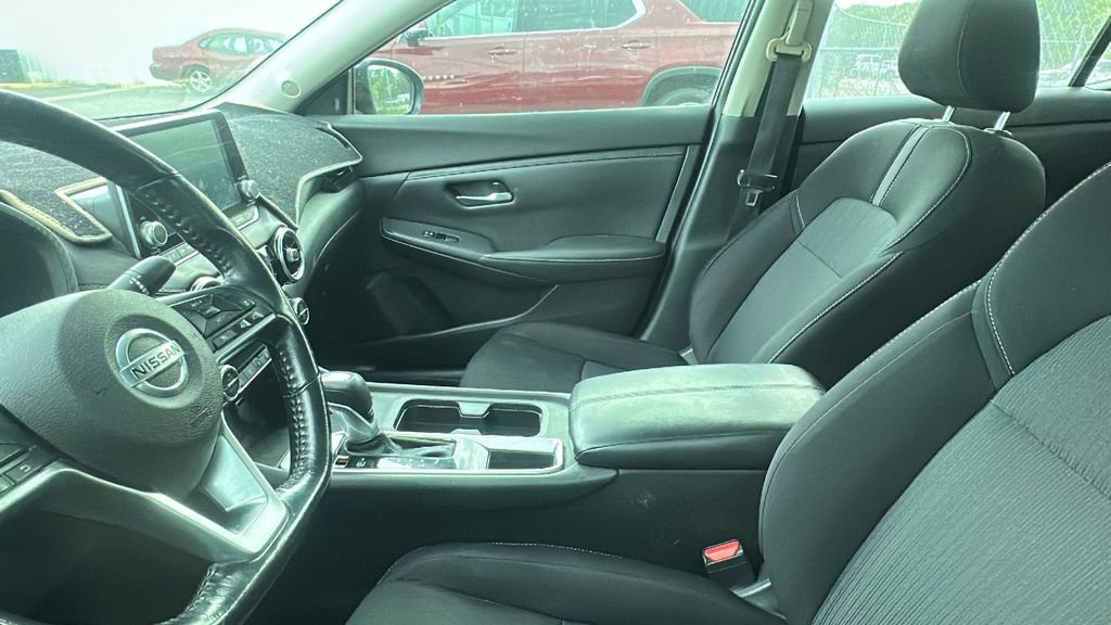 Used 2021 Nissan Sentra SV image 3