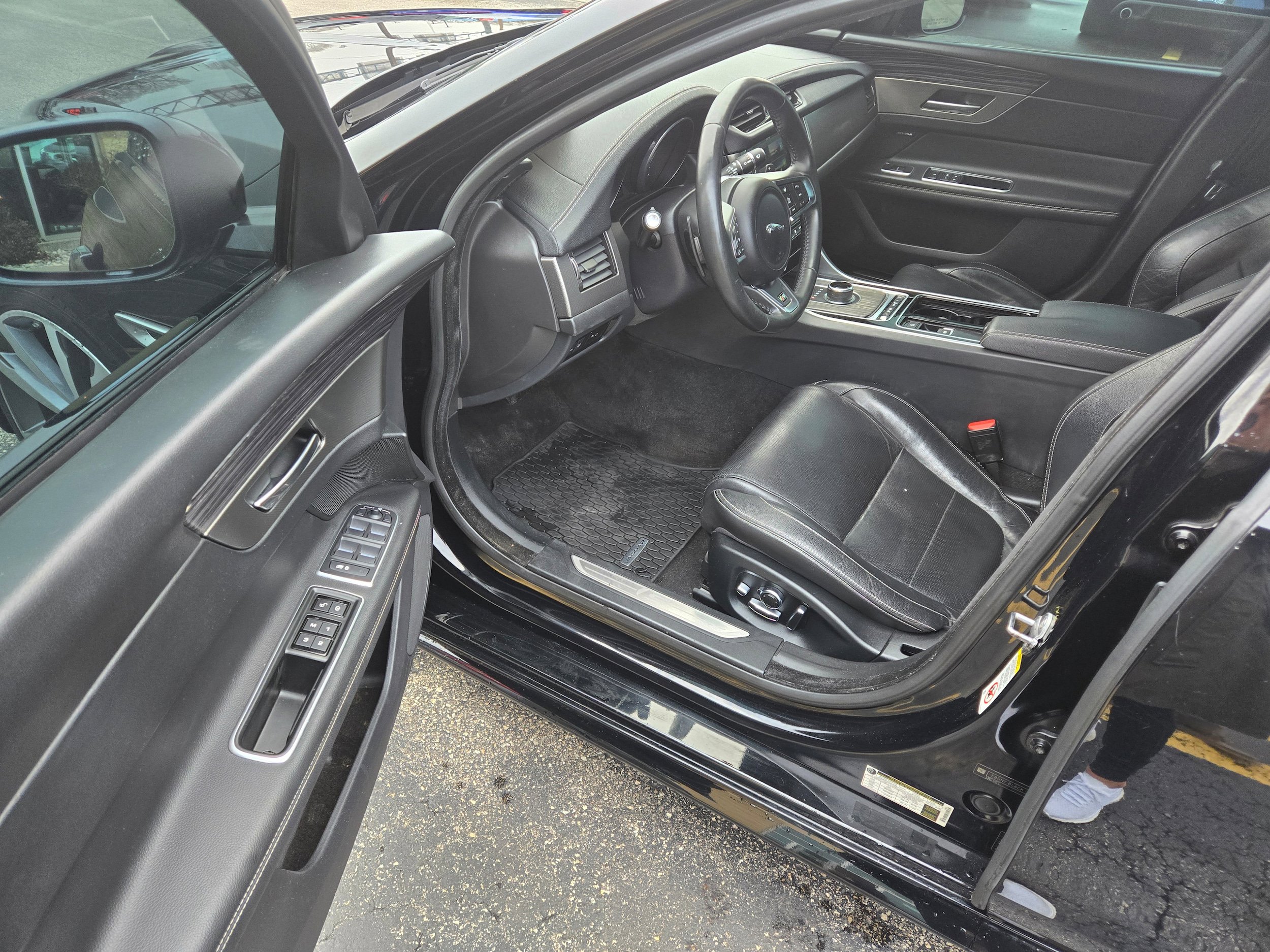 Used 2017 Jaguar XF S AWD/4WD image 5