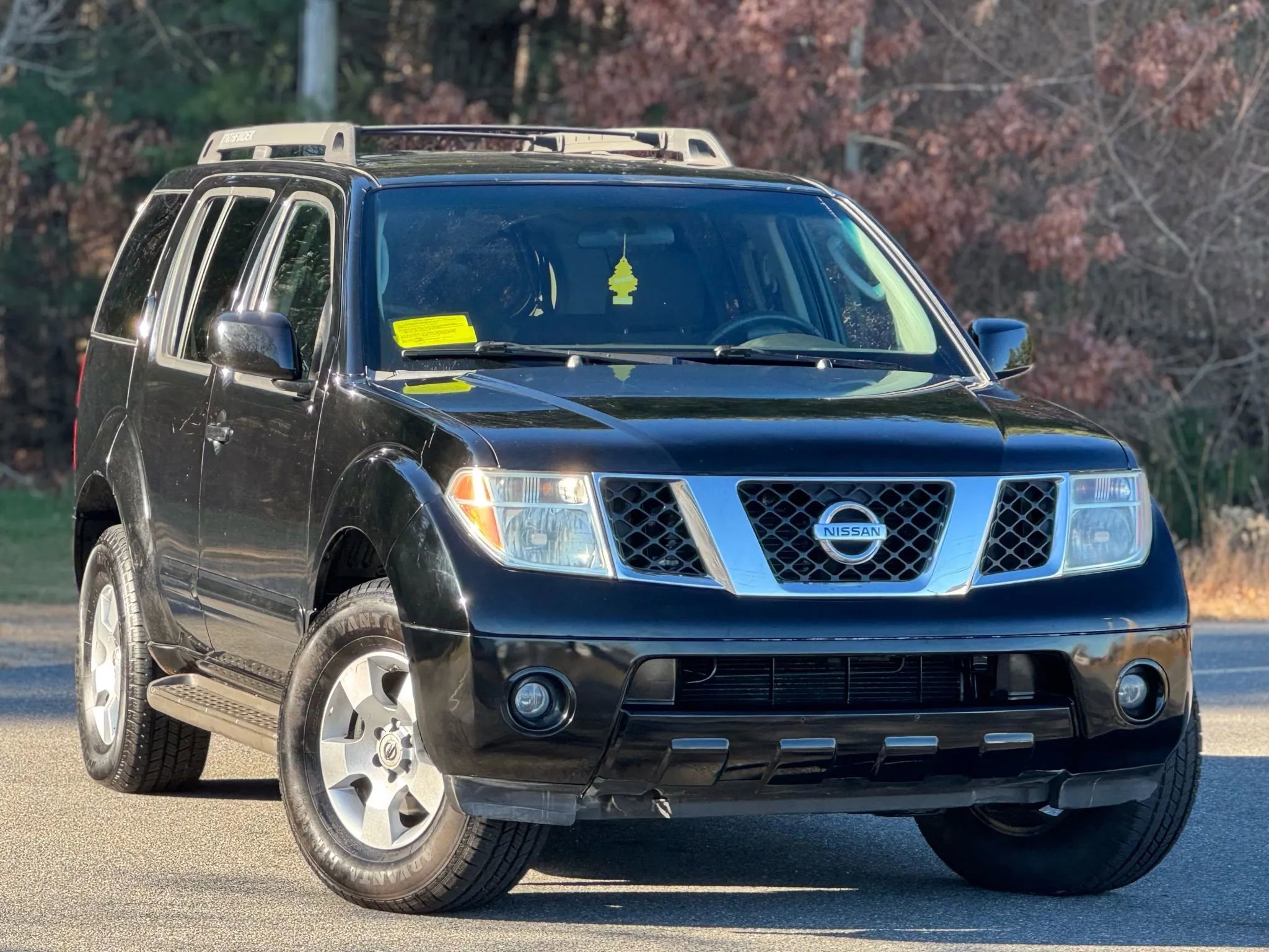 Used 2007 Nissan Pathfinder SE image 2