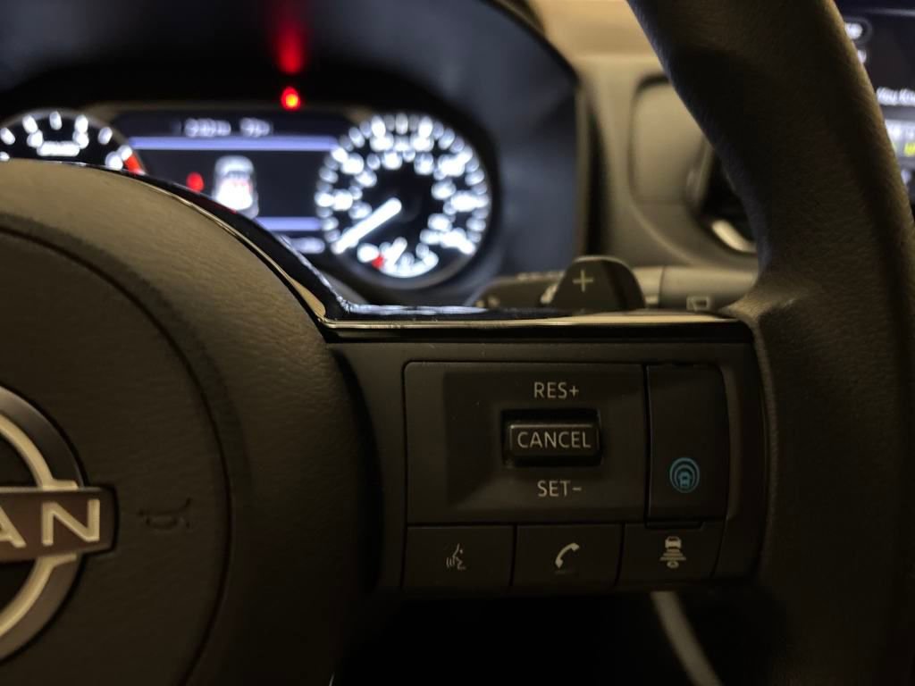 Used 2023 Nissan Rogue SV image 16