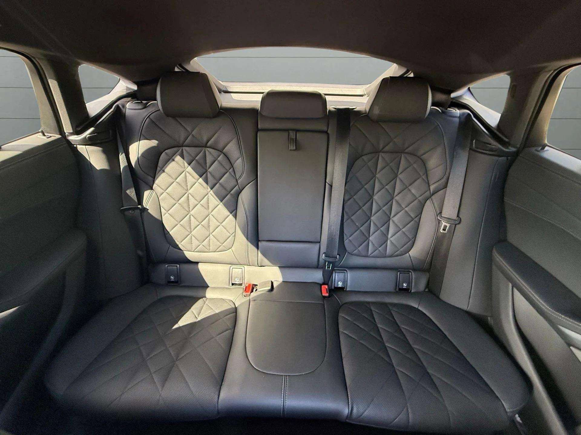 Used 2024 BMW X6 xDrive40i AWD/4WD image 44