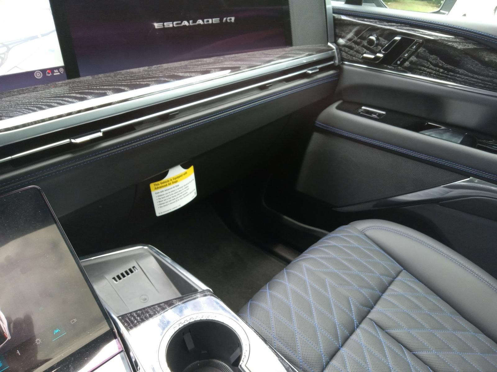 New 2026 Cadillac Escalade IQ Sport 1 w/ LPO, ONYX Package AWD/4WD image 18