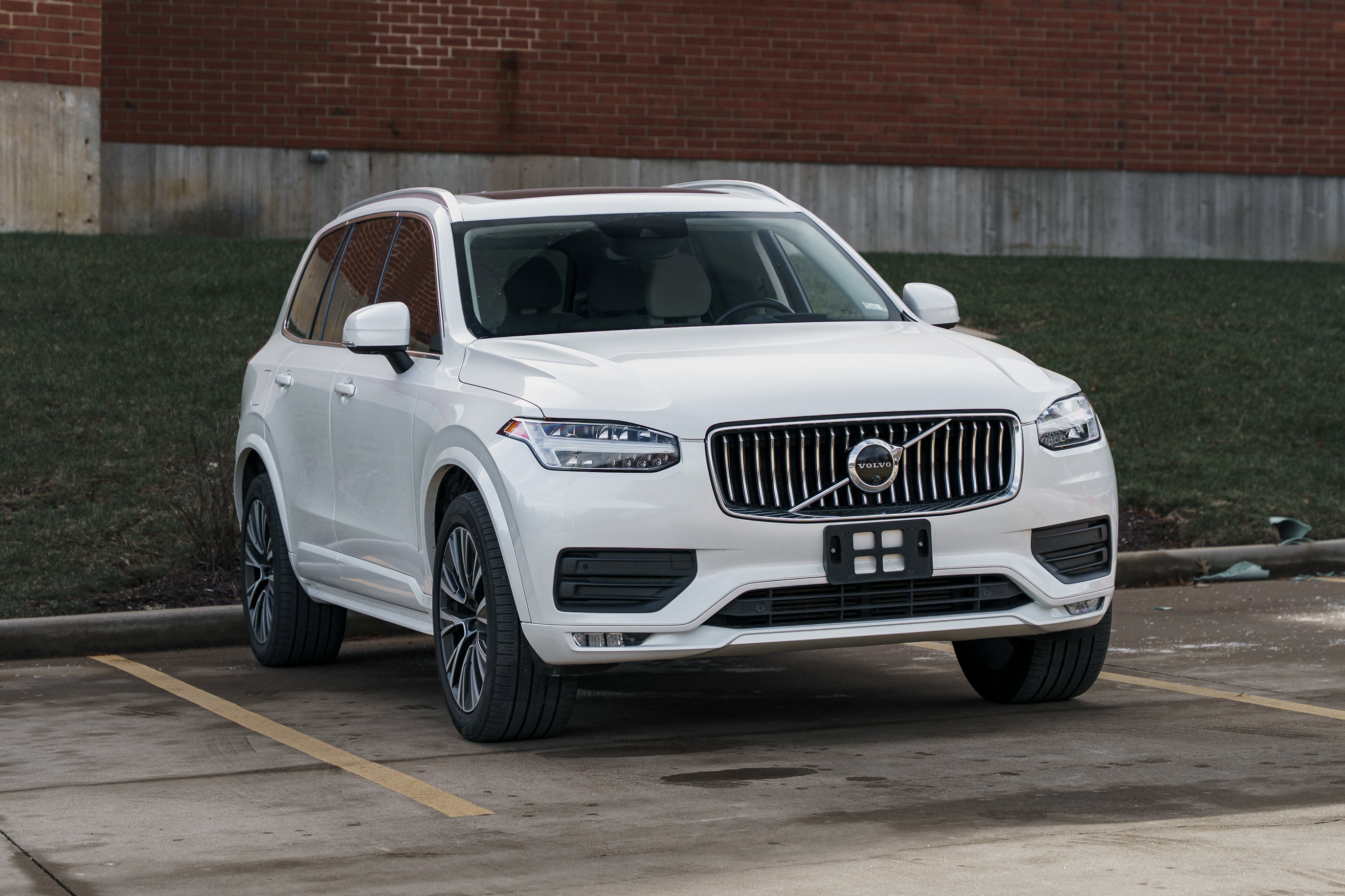 Used 2022 Volvo XC90 T6 Momentum w/ Advanced Package image 2