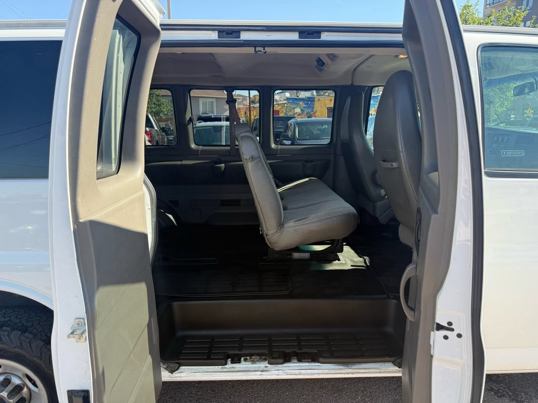 Used 2015 GMC Savana 2500 LT w/ LT Preferred Equipment Group RWD image 21
