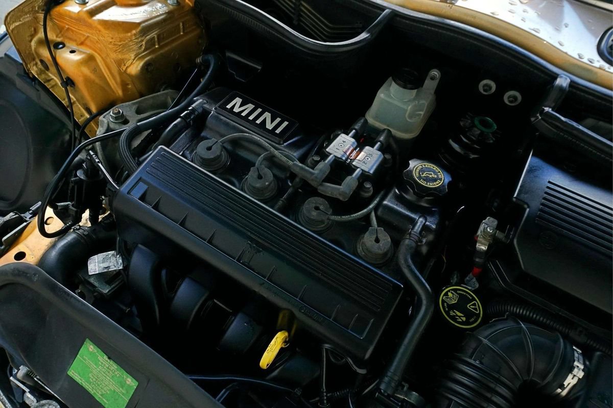 Used 2004 MINI Cooper Hardtop FWD image 11