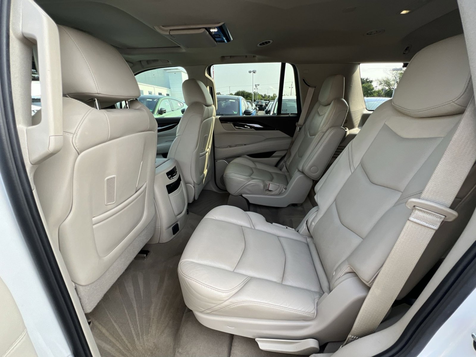 Used 2017 Cadillac Escalade Luxury image 23