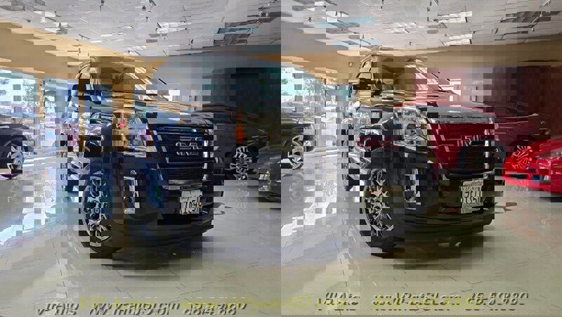 Used 2015 GMC Terrain SLT image 1