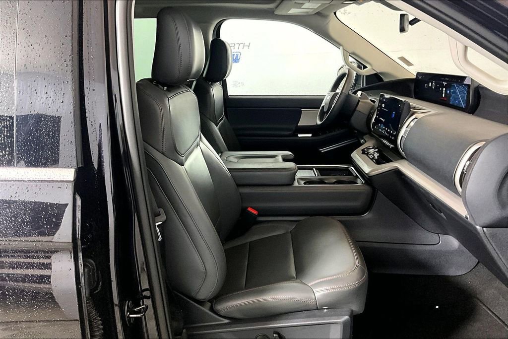 Certified 2025 Ford Expedition Active AWD/4WD image 6