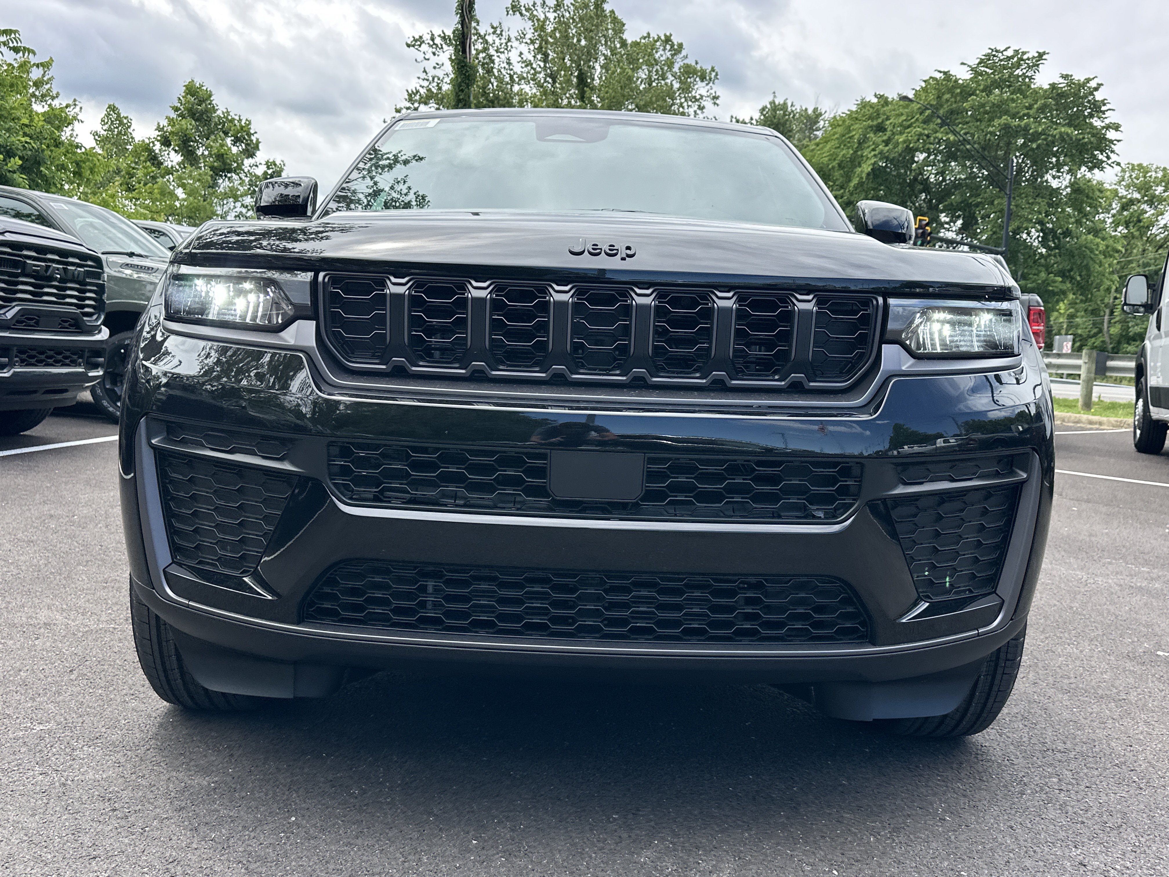 New 2026 Jeep Grand Cherokee Altitude AWD/4WD image 19