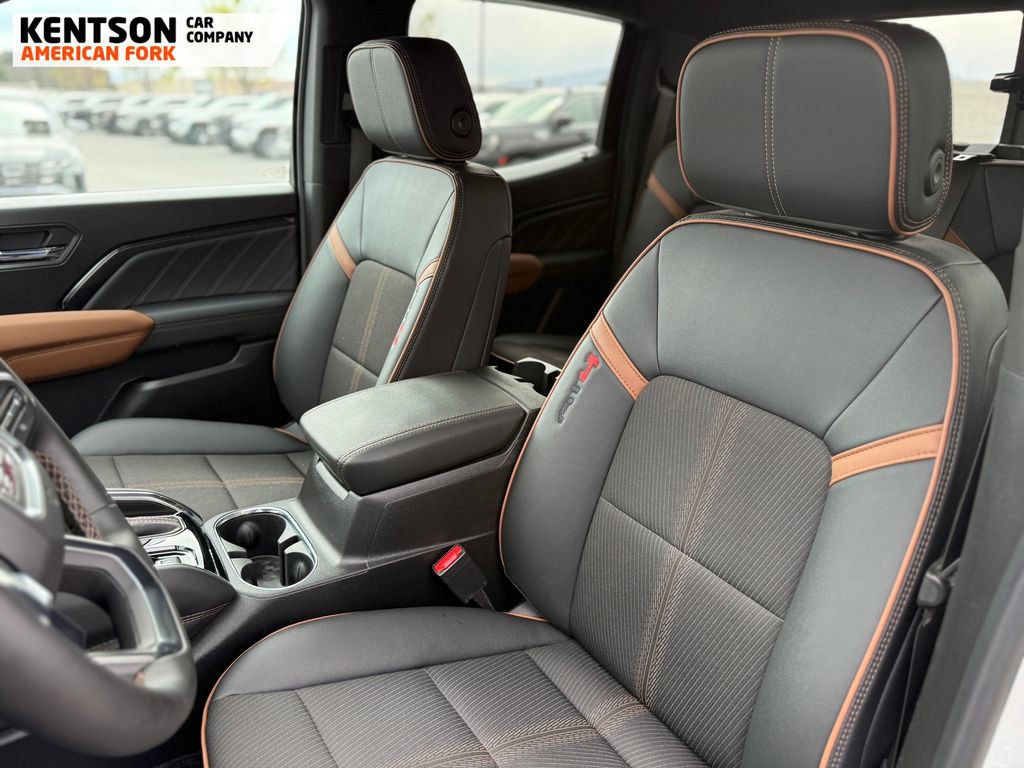 Used 2025 GMC Canyon AT4 image 30
