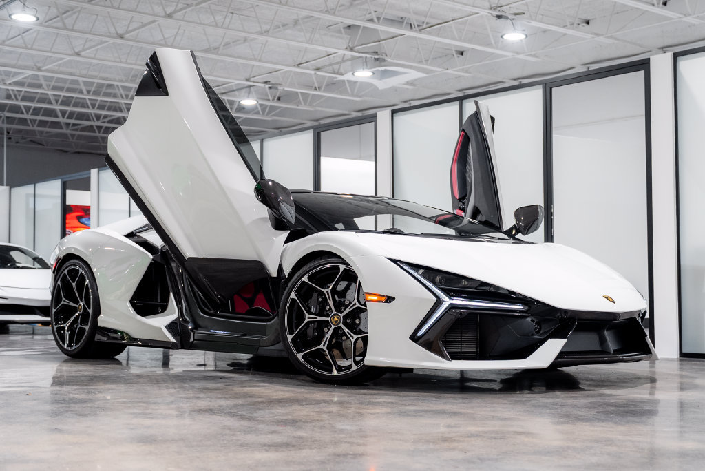 Used 2025 Lamborghini Revuelto AWD/4WD image 2