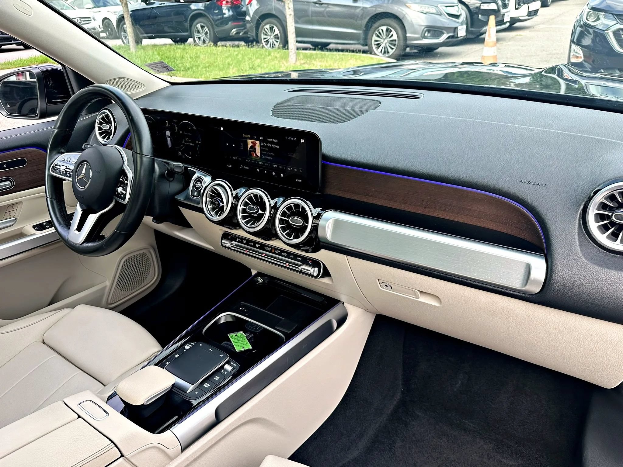Used 2023 Mercedes-Benz GLB 250 4MATIC w/ Premium Package image 30