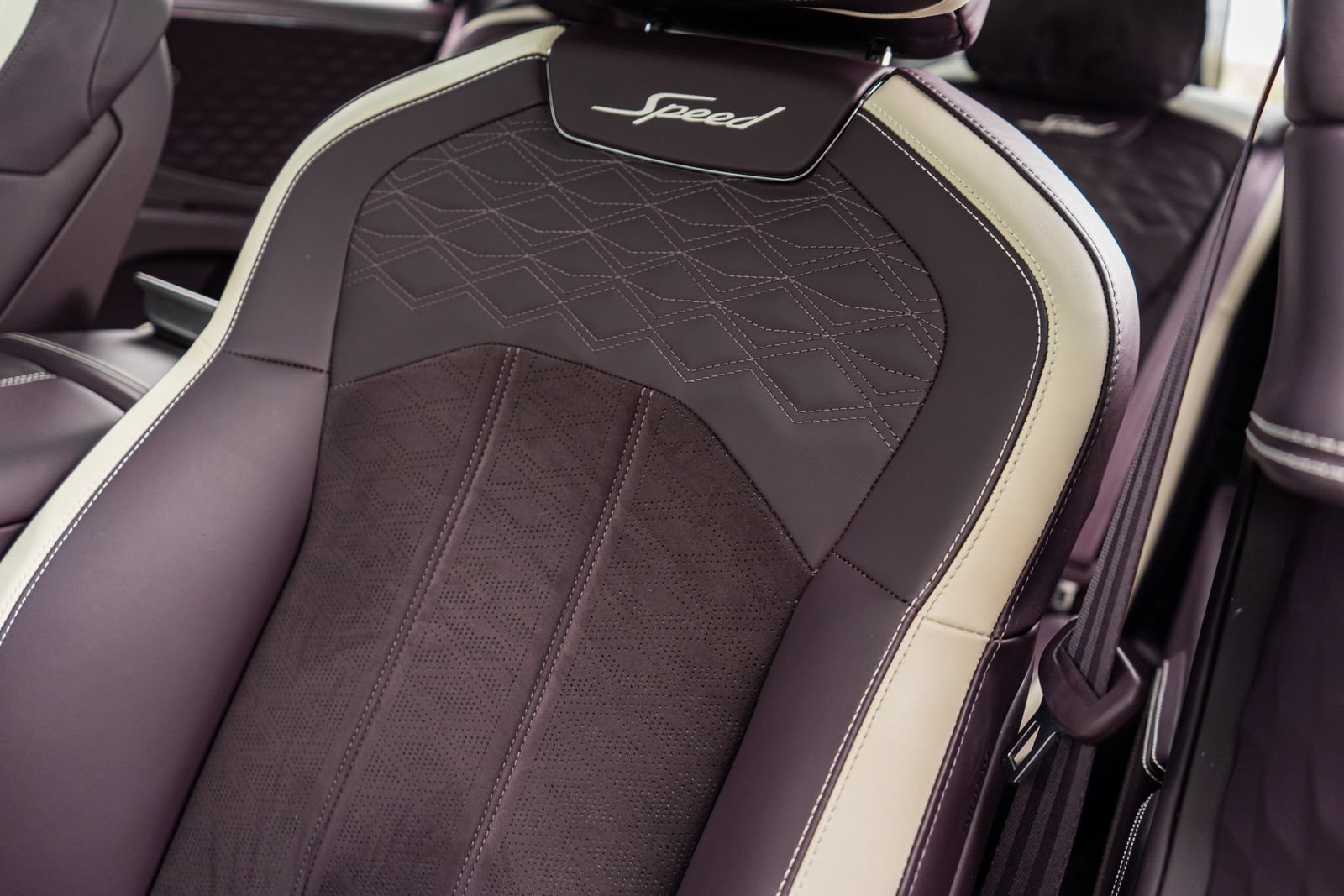 Certified 2025 Bentley Flying Spur Plug-In Hybrid AWD/4WD image 30