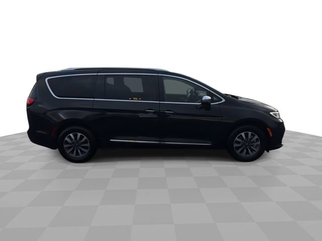 Used 2021 Chrysler Pacifica Limited w/ Uconnect Theater Family Group image 9