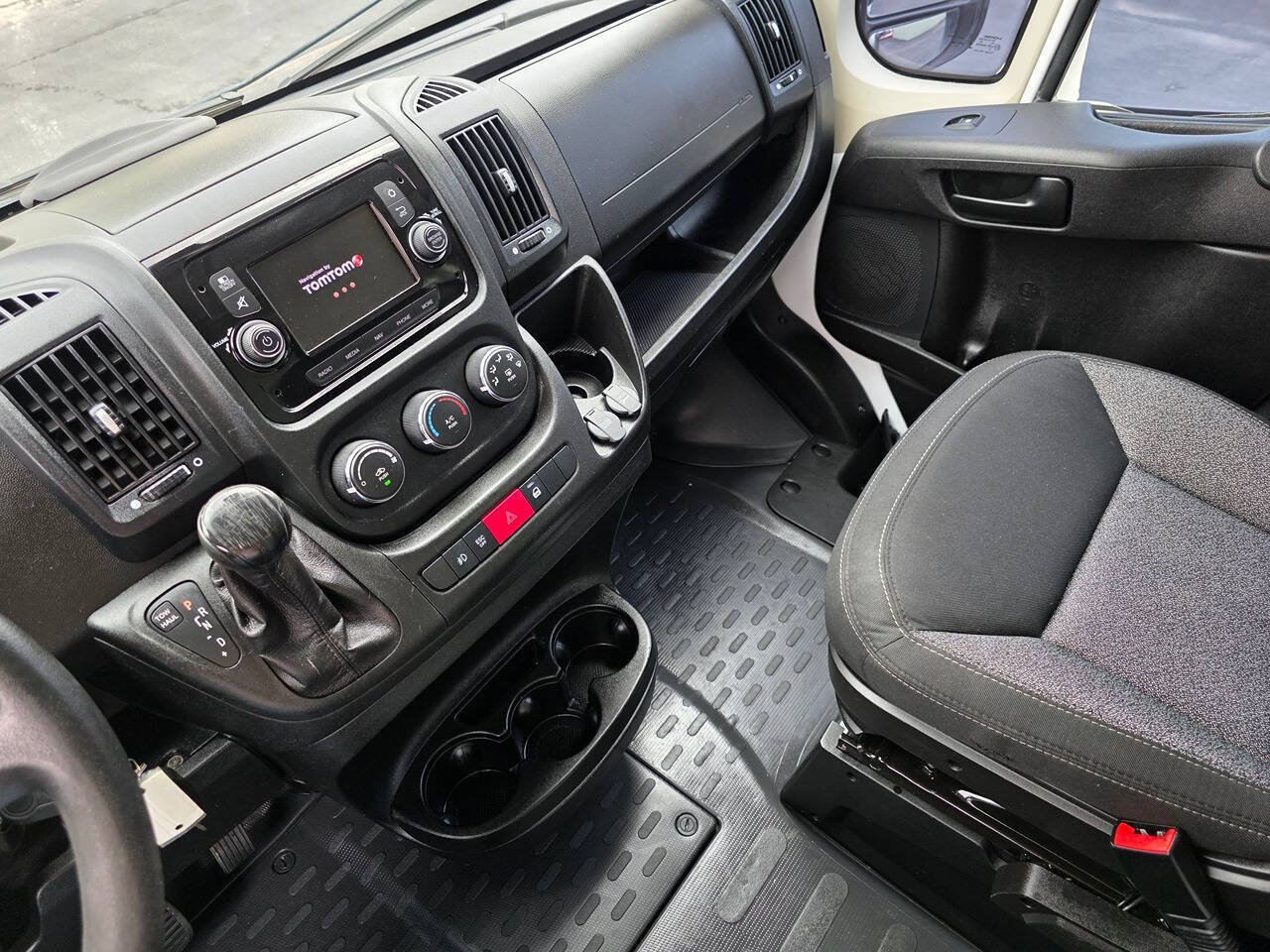 Used 2020 RAM ProMaster 2500 w/ Premium Appearance Group FWD image 17
