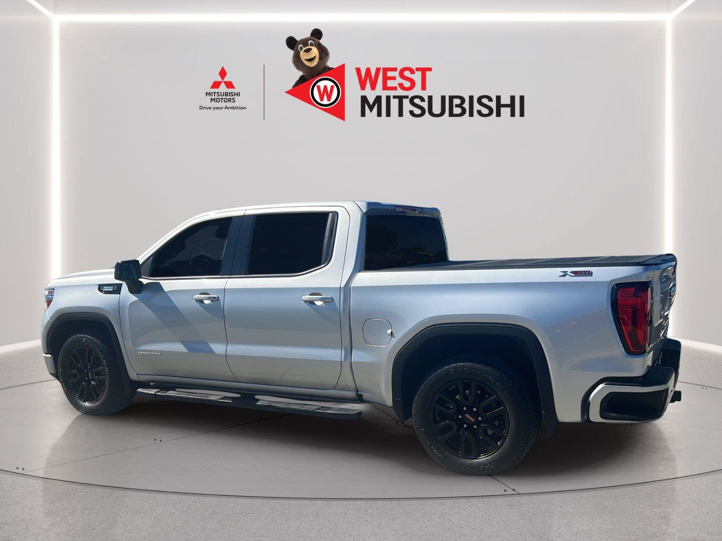Used 2022 GMC Sierra 1500 Elevation w/ LPO, Elevation Black Package AWD/4WD image 2